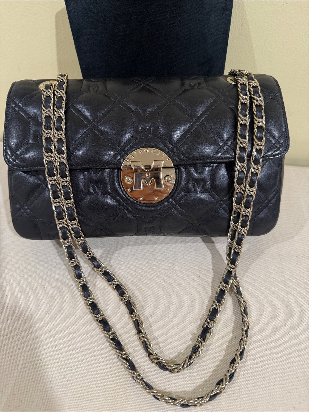 MetroCity Black Quilted Crossbody Bag MetroCity shoulder bag Signature Lock